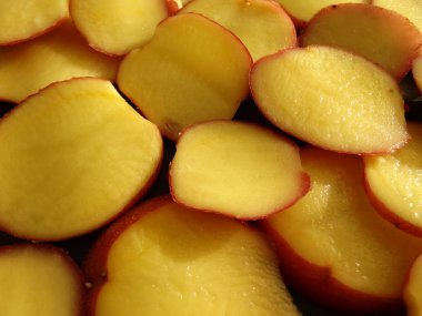 Çiğ patates dilimleri closeup görünümü