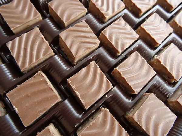 Τετράγωνο Σοκολάτας Κουφέτα Ένα Κουτί Σοκολάτες — Φωτογραφία Αρχείου