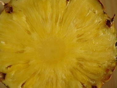 Ananas kesme portre görünümü