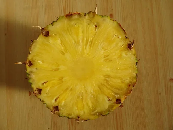 Ananas Kesme Portre Görünümü — Stok fotoğraf