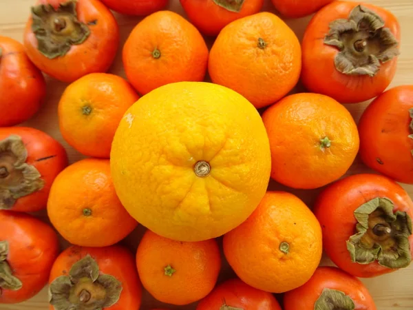Früchte Von Orangefarbener Farbe Orangen Mandarinen Und Kaki — Stockfoto