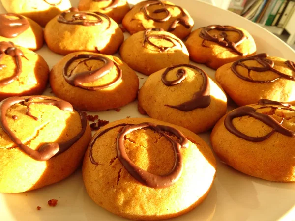 チョコレートのパン粉で自家製クッキー — ストック写真