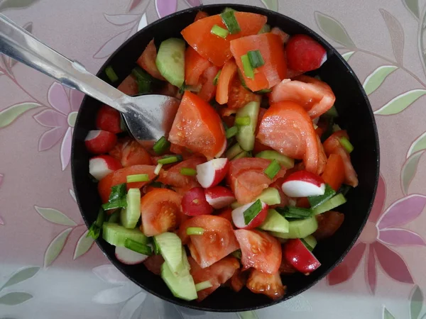 Fresh Salad Tomatoes Cucumbers Green Garlic Redishes — Stock Photo, Image