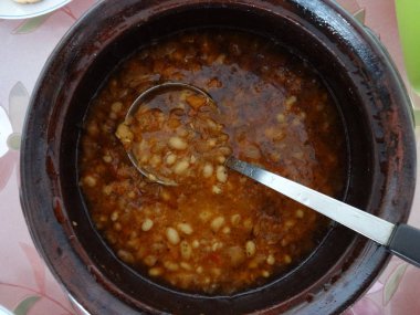 Geleneksel Bulgar fasulye suyu