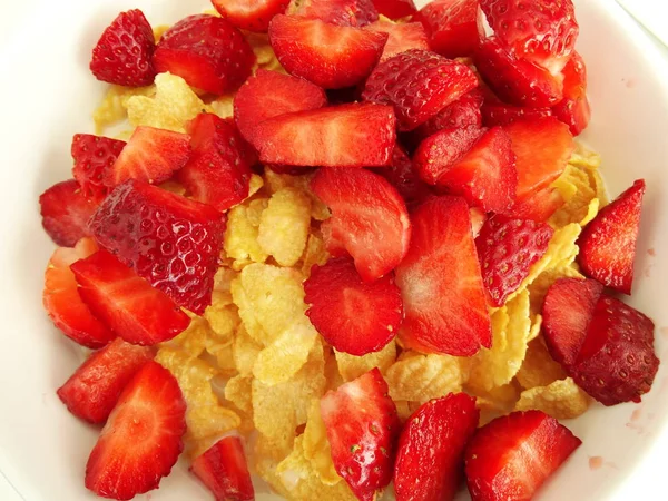 Cornflakes Rings Strawberry Pieces White Ceramic Bowl — Stock Photo, Image