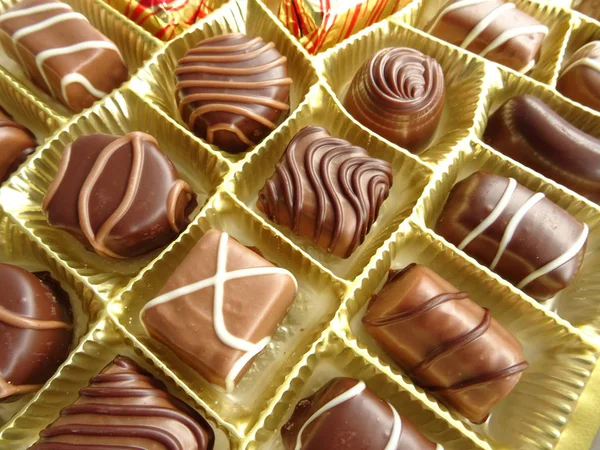 Variedade Bombons Chocolate Uma Caixa Chocolate Dourado — Fotografia de Stock