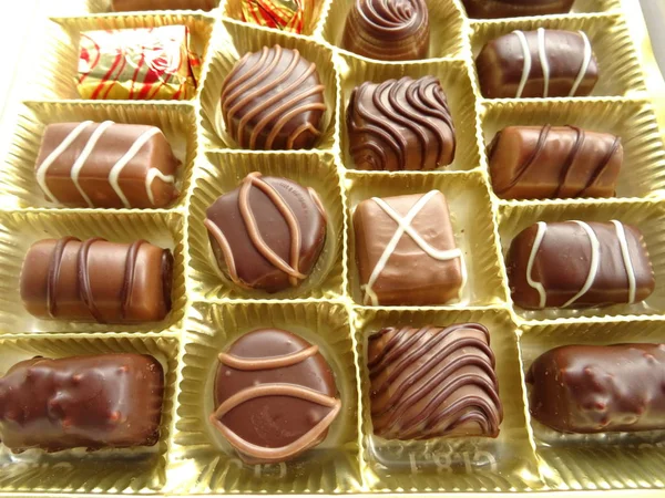Varietà Bonbon Cioccolato Una Scatola Cioccolato Oro — Foto Stock