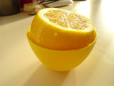 Closeup görünümü taze limon kesilmiş