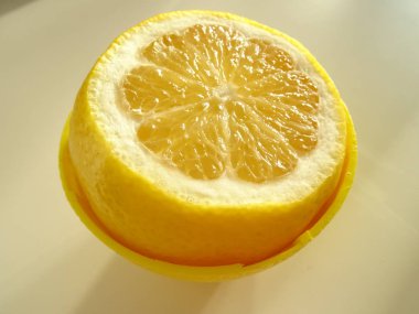 Closeup görünümü taze limon kesilmiş