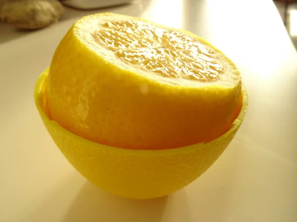 Nahaufnahme Der Geschnittenen Frischen Zitrone — Stockfoto