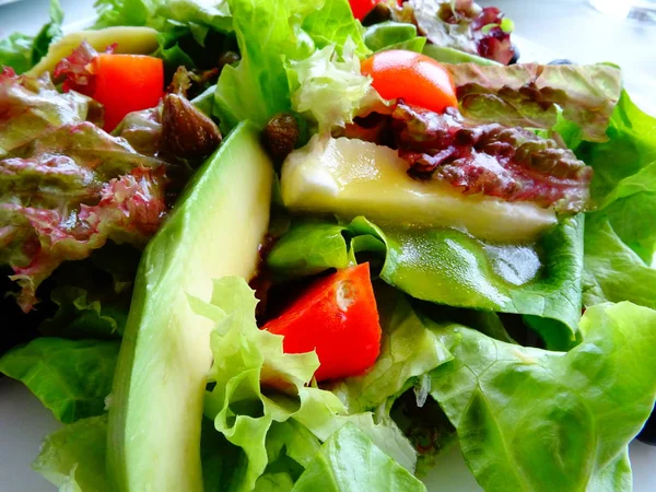 Insalata Verde Con Avocado Pomodoro Ciliegia — Foto Stock