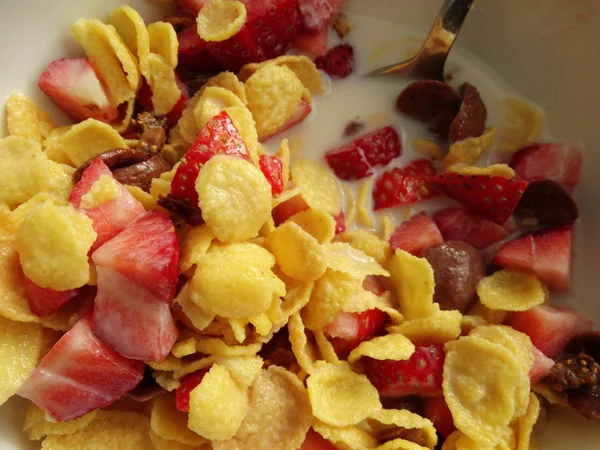 Cornflakes Aux Morceaux Fraise Lait — Photo