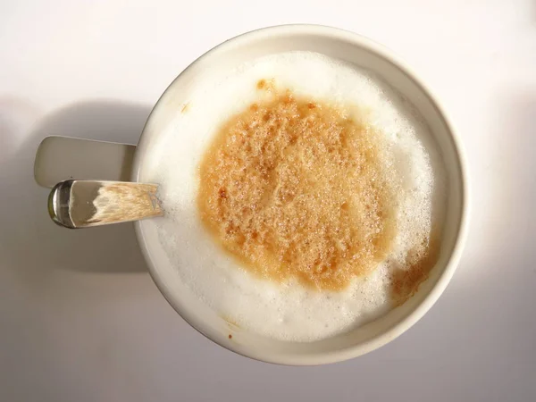Молоко Кофе Белой Кружке Белом Фоне — стоковое фото