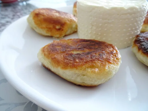 Βουλγαρικά Μικρό Mekitsas Λευκό Τυρί Κύλινδρος Για Middl — Φωτογραφία Αρχείου