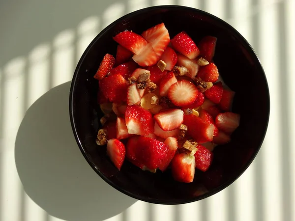 Cornflakes Strawberries Dried Dates Black Bowl — Stock Photo, Image