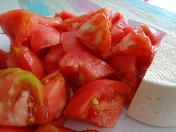 Pomodori Con Una Fetta Formaggio Bianco — Foto Stock