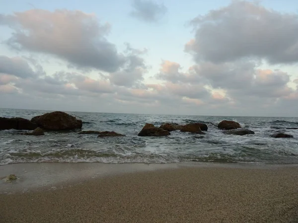 Olas Marinas Una Costa Rocosa — Foto de Stock