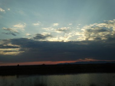 Güzel doğada Dramatik Gökyüzü