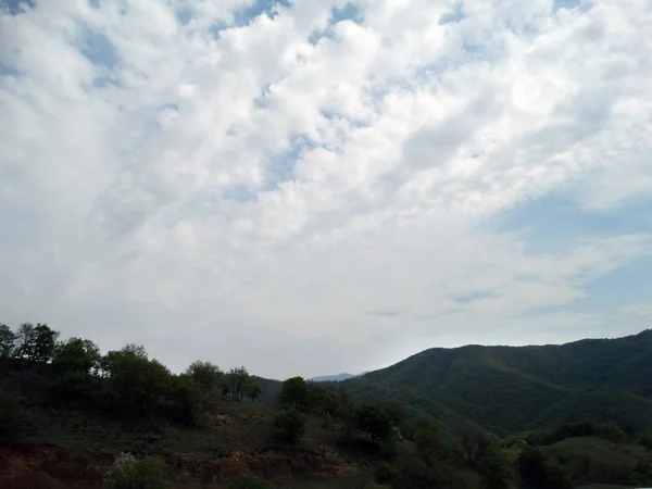 多云的天空与风景的景观 — 图库照片