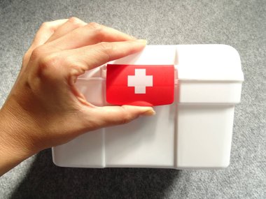 acil yardım yardım kutusu