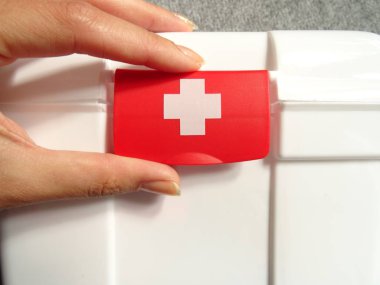 acil yardım yardım kutusu