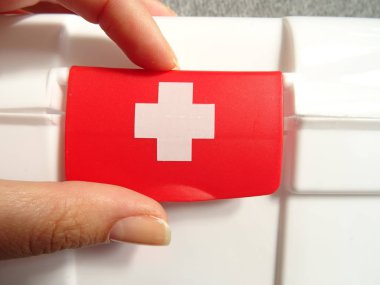 acil yardım yardım kutusu