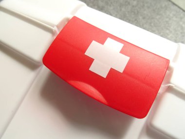 acil yardım yardım kutusu