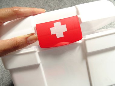 acil yardım yardım kutusu