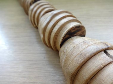 Tahta masaj aletini kapat.