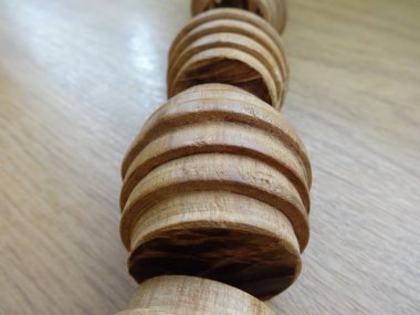 Tahta masaj aletini kapat.