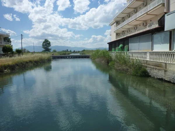 パラリア川 昼間のギリシャ — ストック写真
