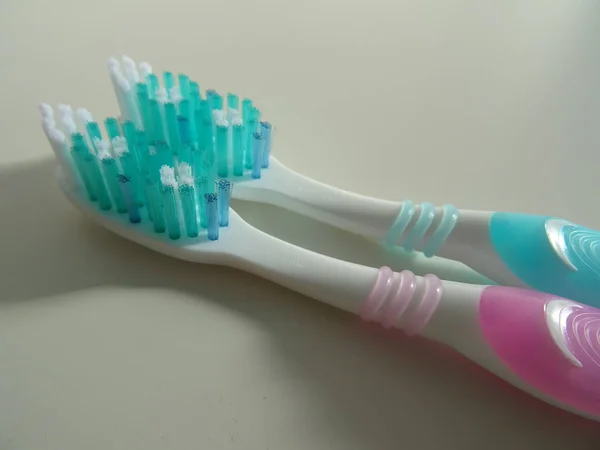 Twee Tandenborstels Witte Achtergrond — Stockfoto