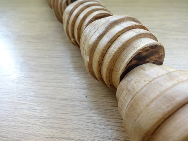 Tahta masaj aletini kapat.