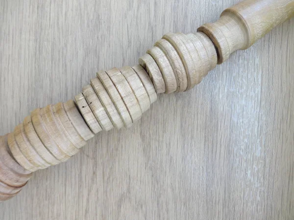 Tahta masaj aletini kapat.