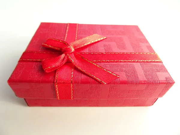 Caixa Presente Vermelha Isolada Com Arco Vermelho — Fotografia de Stock