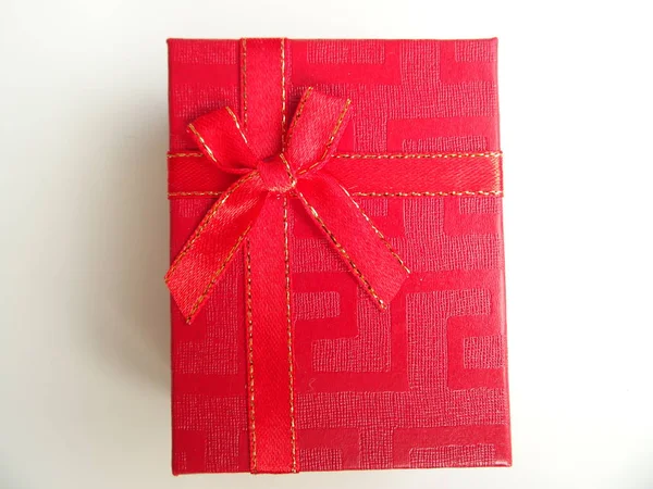 Elszigetelt Red Gift Box Egy Red Bow — Stock Fotó