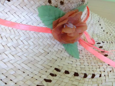 Yaz tatil Straw kadın şapka ile bir kırmızı gül Decortion