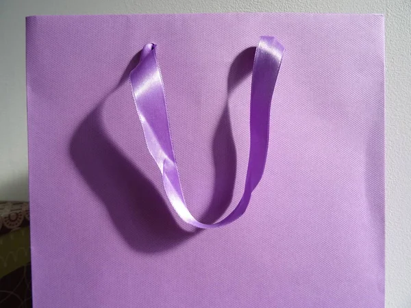 Punho Saco Papel Presente Violeta — Fotografia de Stock