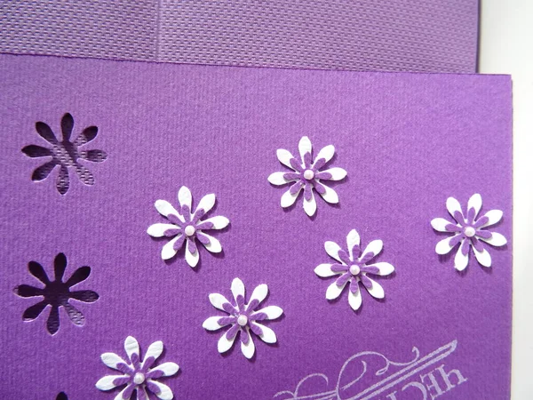Handgemachte Violette Urlaubskarte Mit Weißen Blumen — Stockfoto