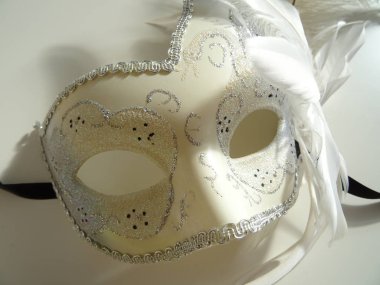 Beyaz kadın Venedik karnaval maskesi