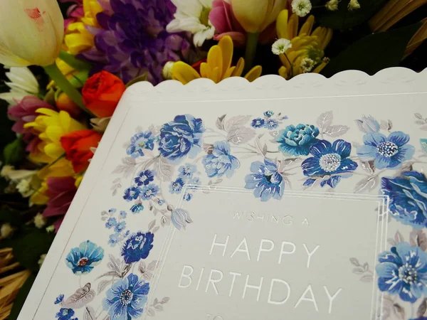 Mutlu Doğum Günü Kartı Ile Mavi Çiçekler — Stok fotoğraf
