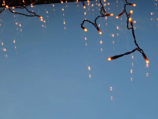 Weihnachtsbeleuchtung Spiegelt Sich Einem Fenster — Stockfoto