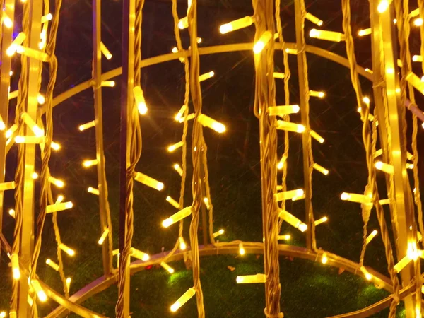 Gelbe Weihnachtsbeleuchtung Hintergrund — Stockfoto