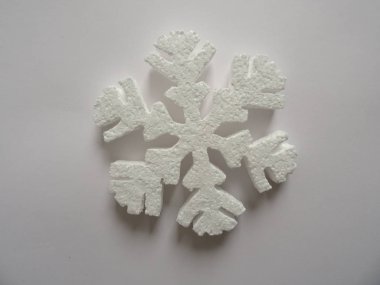 Beyaz arka planda beyaz kar tanesi dekorasyon