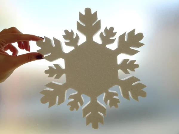 Hand Holding White Snowflake Decoration — Stock Photo, Image