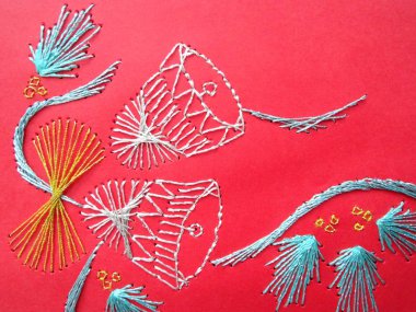 Kırmızı arka planda ızonit Noel sanatı