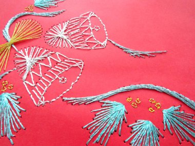 Kırmızı arka planda ızonit Noel sanatı