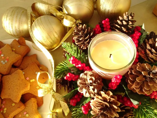 Vela Navidad Galletas Jengibre Bolas Oro — Foto de Stock
