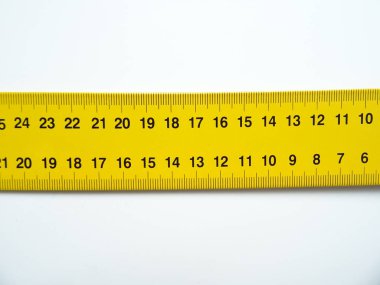 Beyaz üzerinde sarı ölçme Ruller