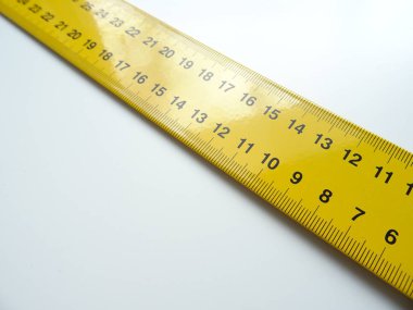Beyaz üzerinde sarı ölçme Ruller